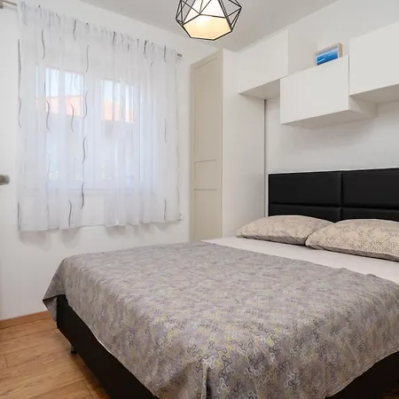 Ivi Apartament *